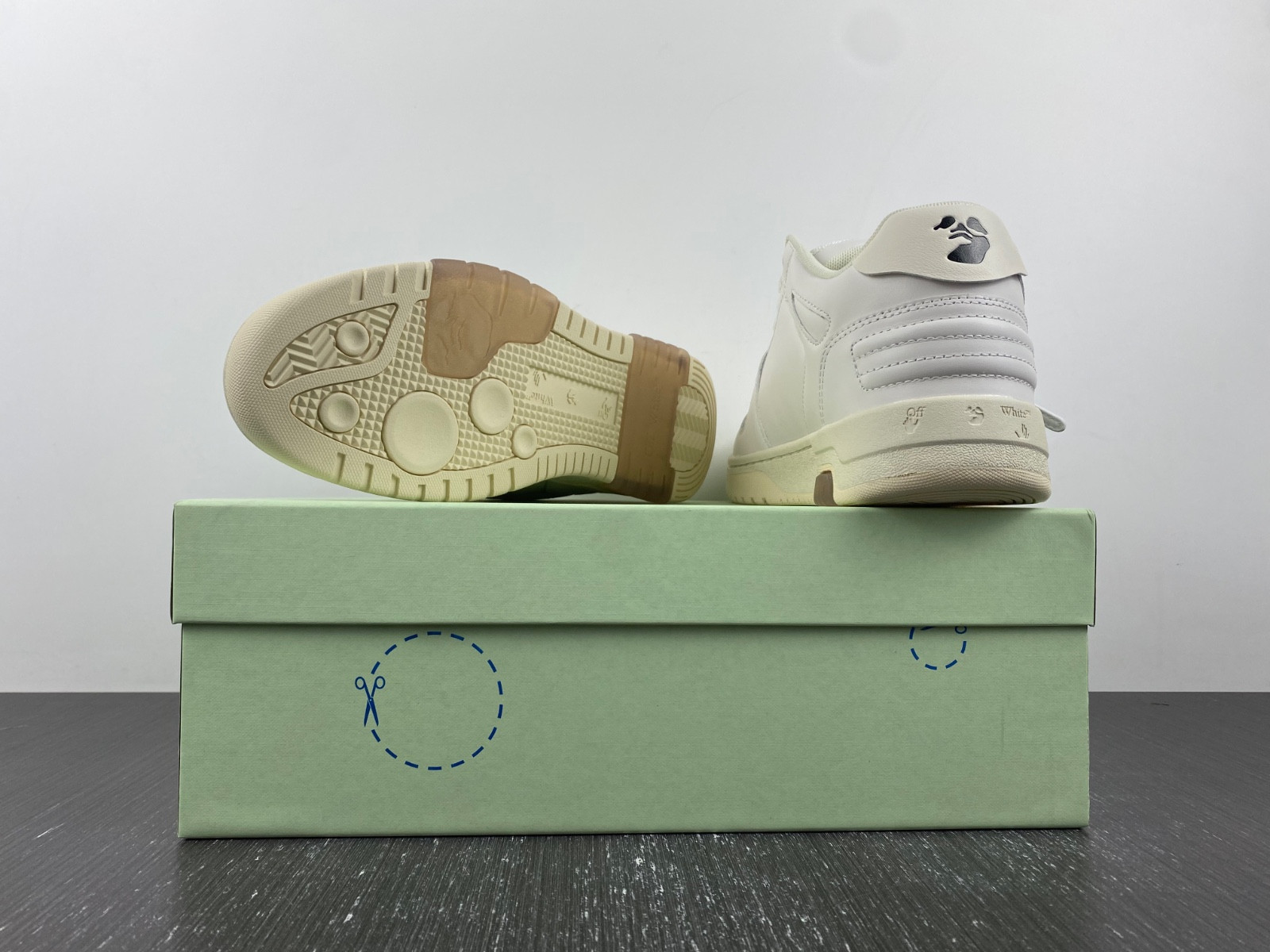 OF™ C/O VIRGIL ABLOH OUT OF OFFICE LOW-TOP LEATHER SNEAKERS ‘OOO“