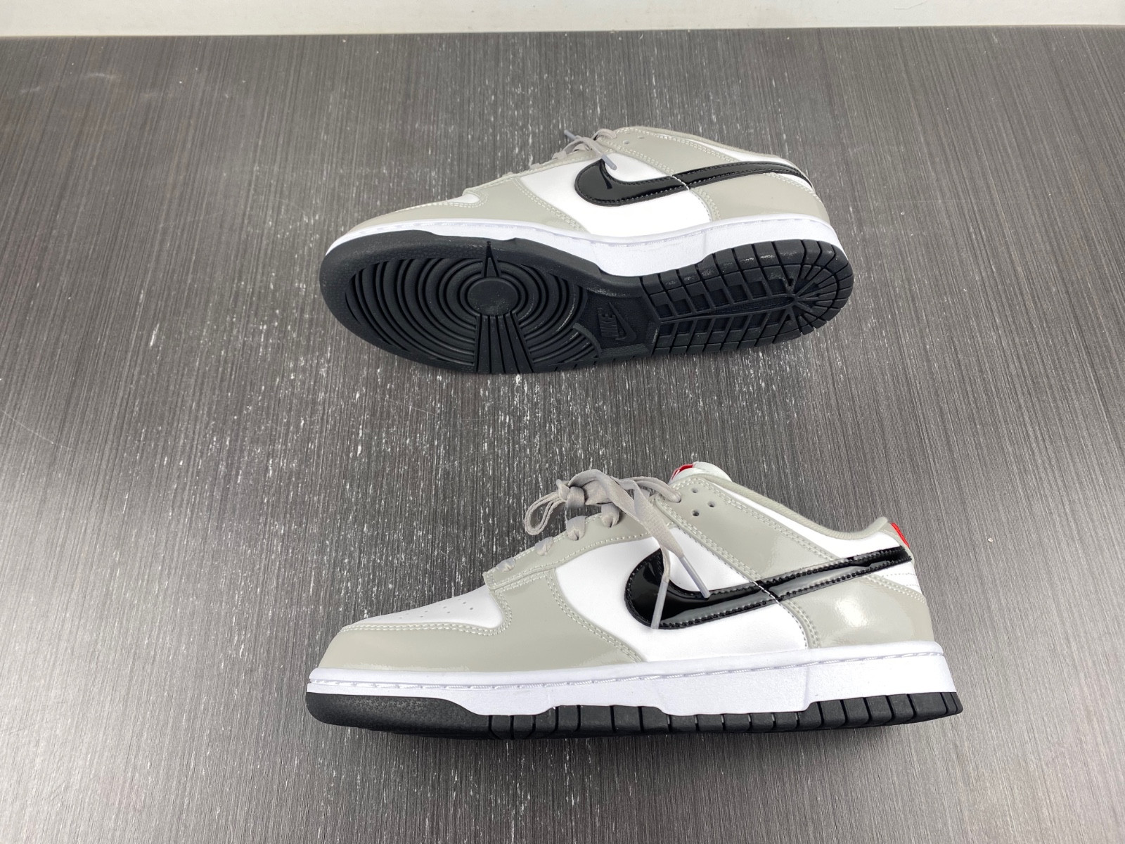NIKE WMNS DUNK LOW 