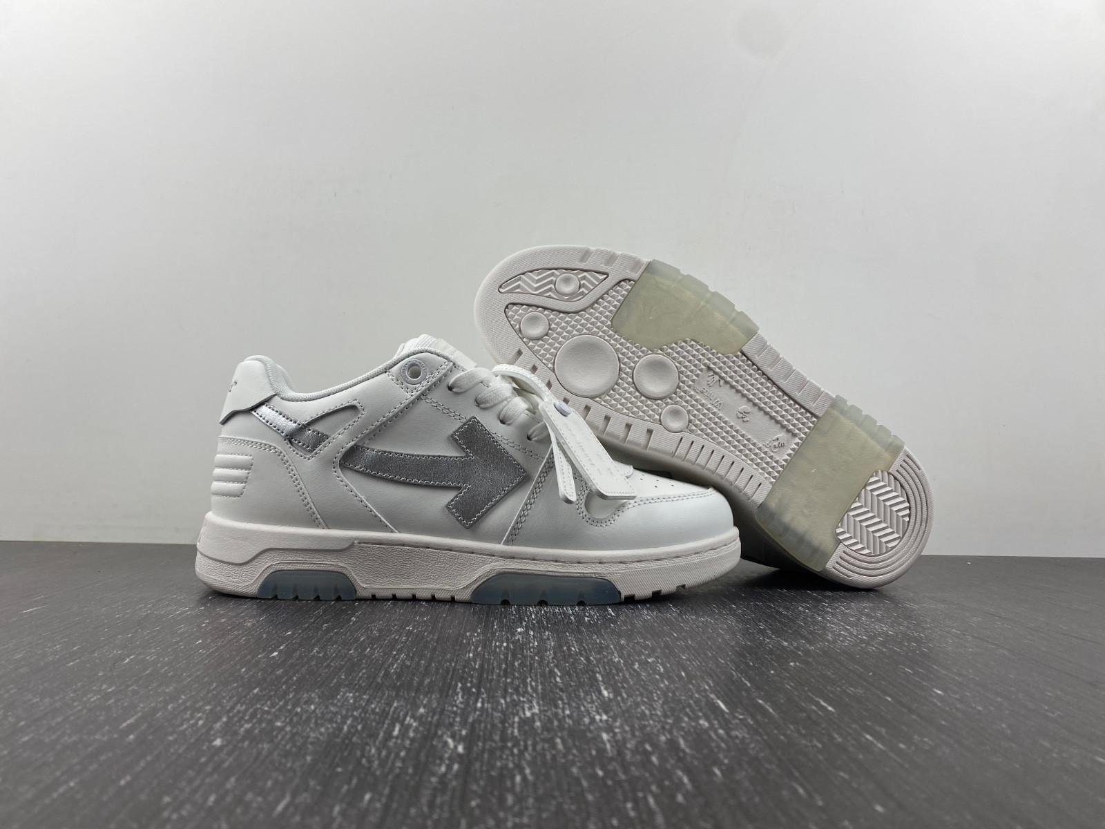 OF™ C/O VIRGIL ABLOH OUT OF OFFICE LOW-TOP LEATHER SNEAKERS ‘OOO“