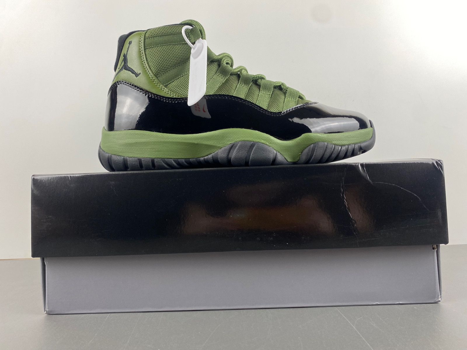 AIR JORDAN 11