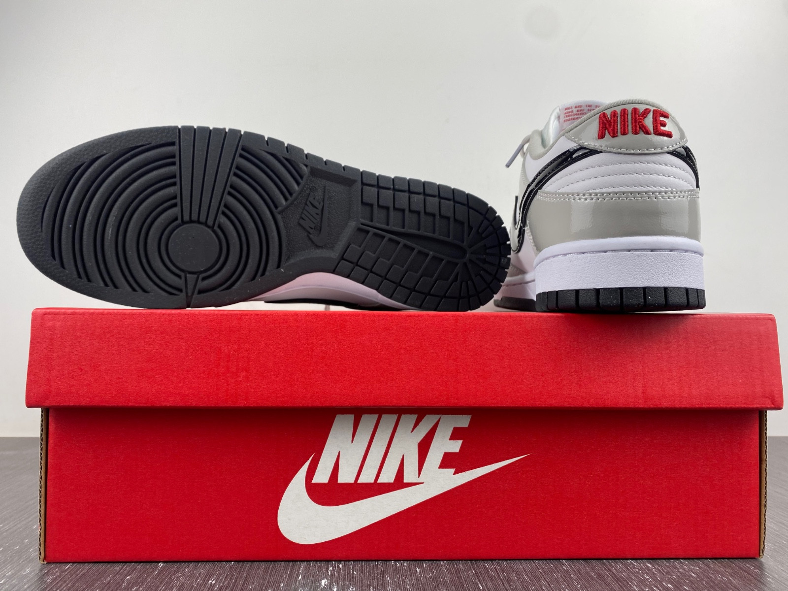 NIKE WMNS DUNK LOW 