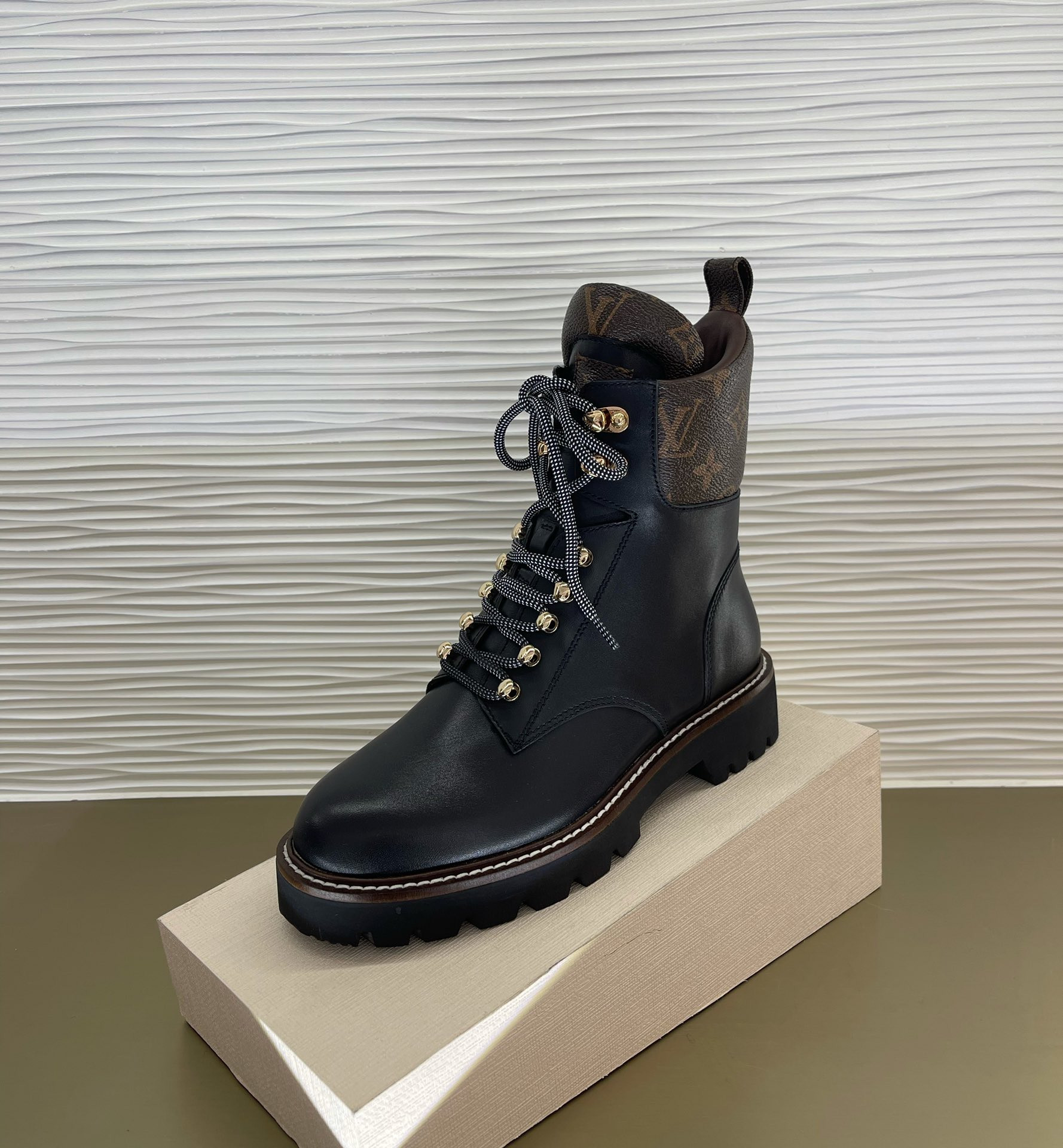 LVT BOOTS