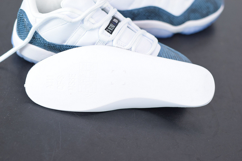 AIR JORDAN 11 RETRO LOW 