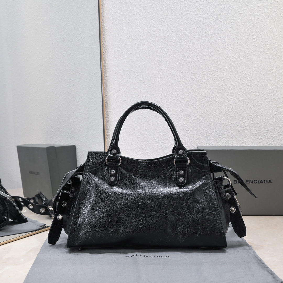Ba*len*cia*ga purse