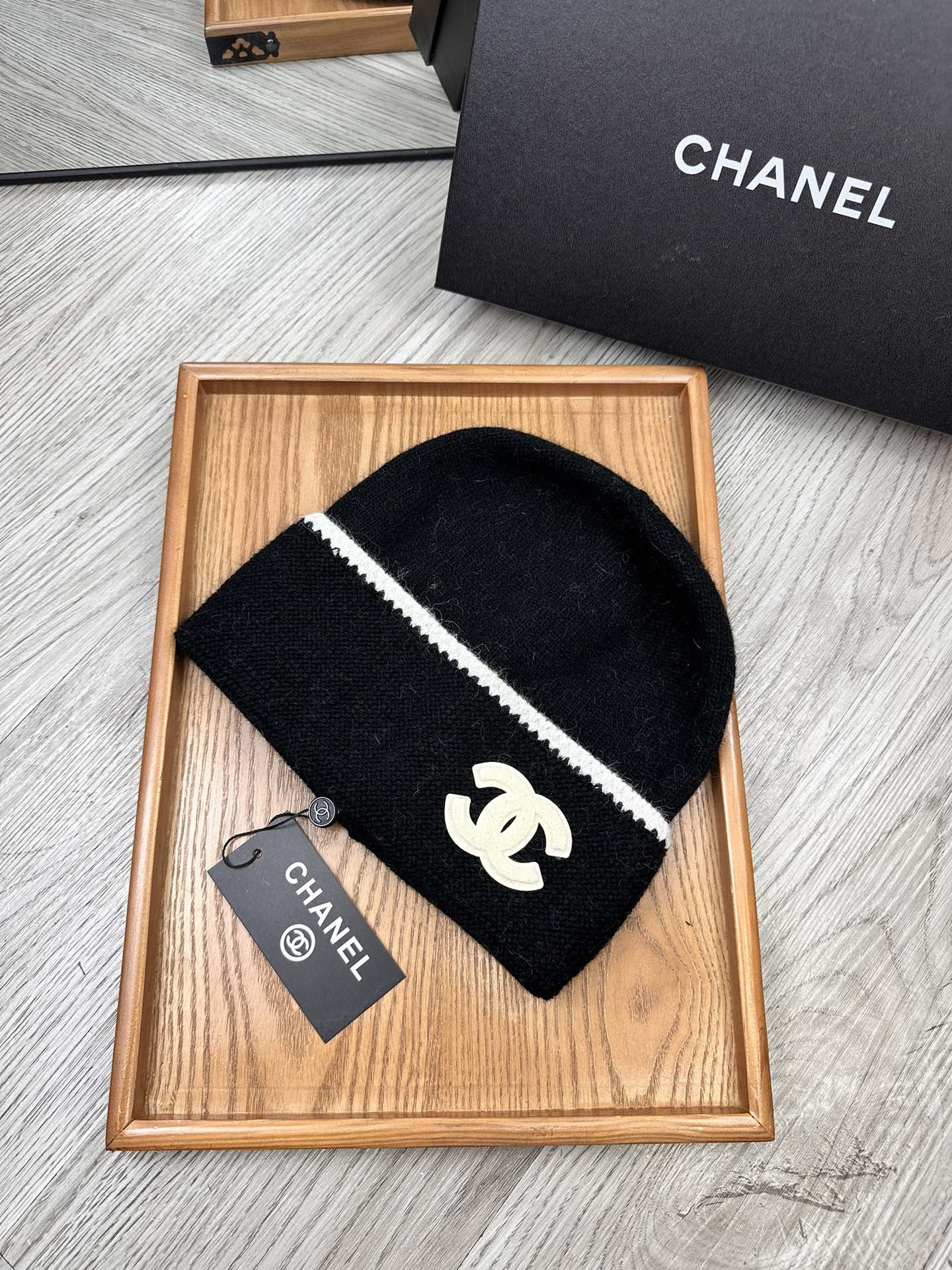 C hat
