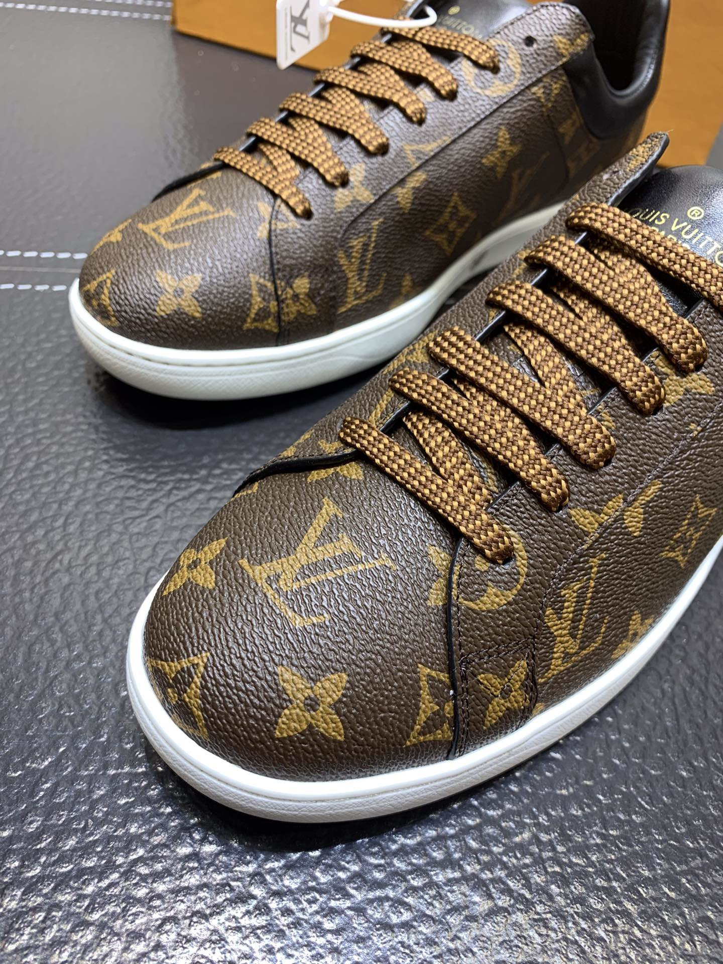 LVT SNEAKERS