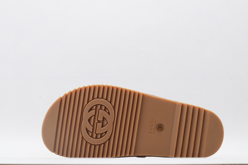 G*u*i sandals