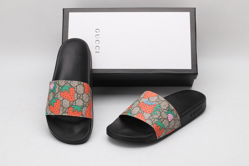 G*u*i sandals