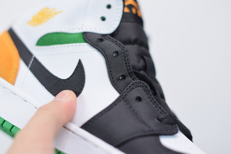AIR JORDAN 1 MID SE WHITE LASER ORANGE LUCKY GREEN (GS) BQ6931-101