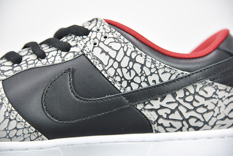 Supreme X NIKE SB DUNK LOW PRO SB 