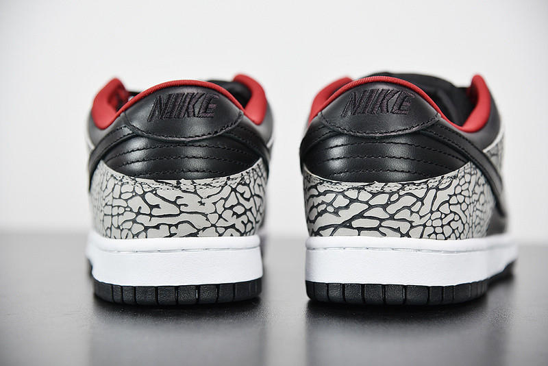 Supreme X NIKE SB DUNK LOW PRO SB 