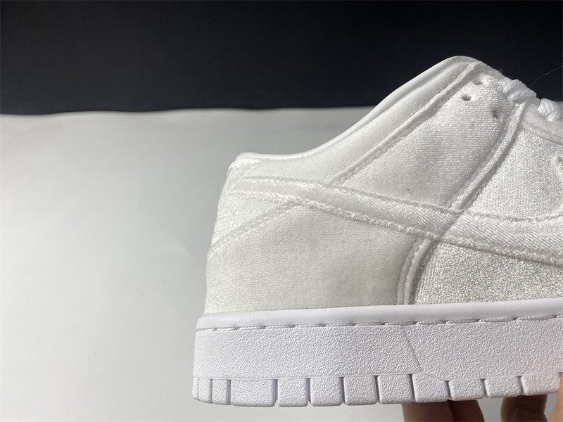 DOVER STREET MARKET X NIKE SB DUNK LOW DH2686-100