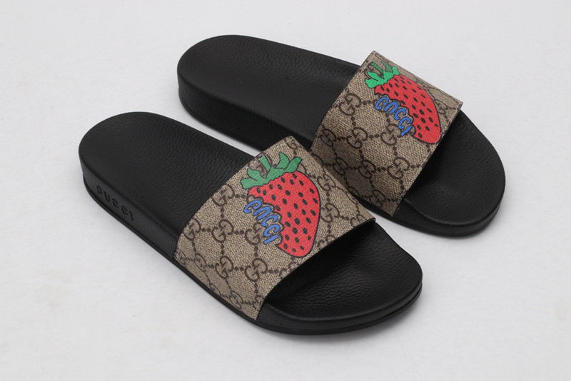 G*u*i sandals