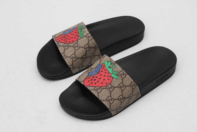 G*u*i sandals