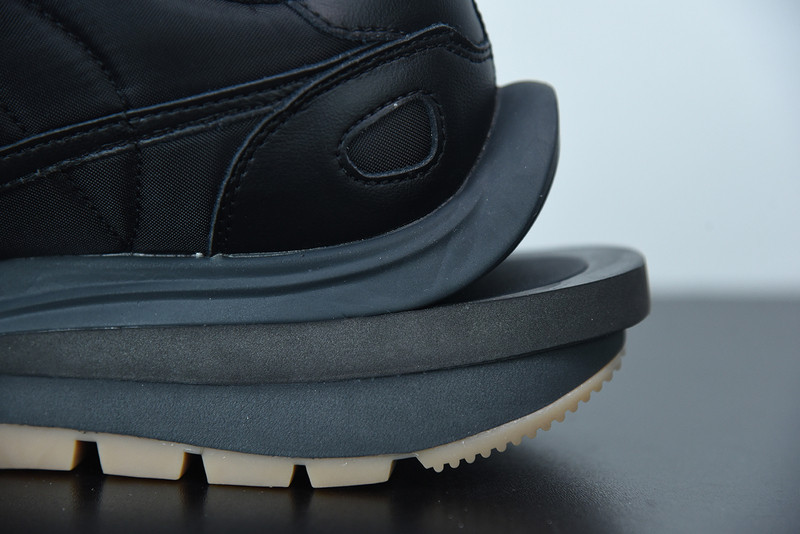 NIKE VAPORWAFFLE SACAI 