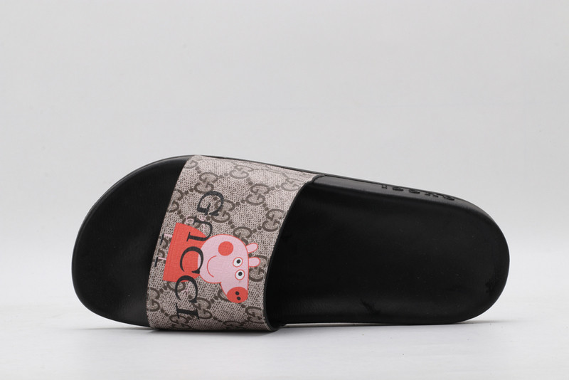G*u*i sandals