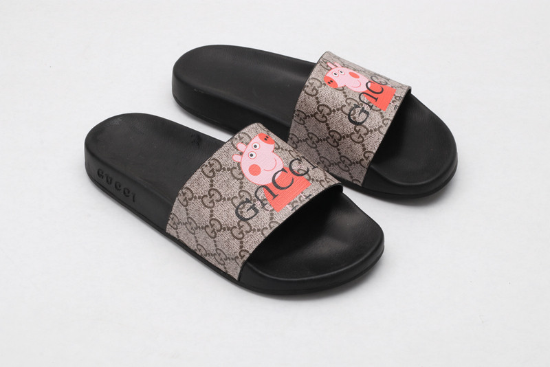 G*u*i sandals