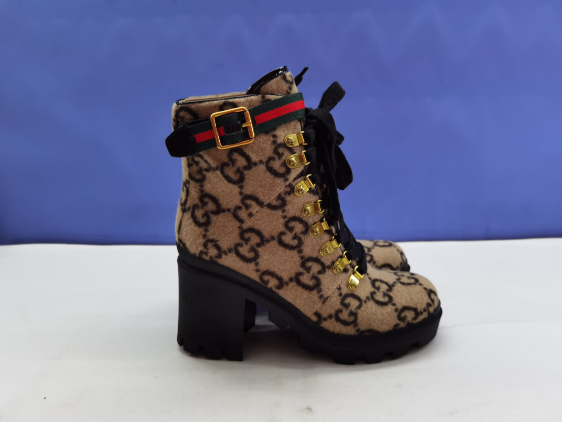 G*u*i boots