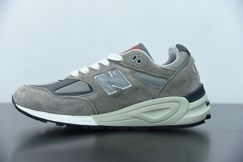 NEW BALANCE M990VS2