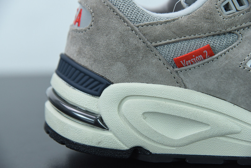 NEW BALANCE M990VS2