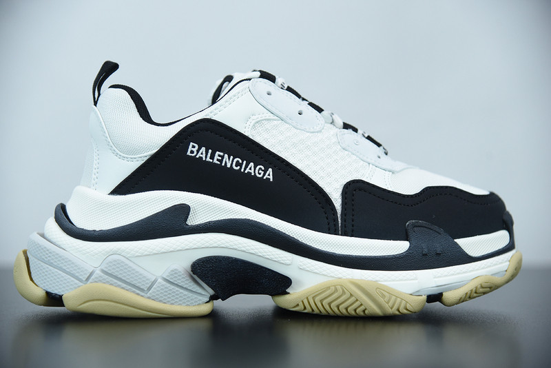 BC TRIPLE S TRAINER  536737 W09OM 9073