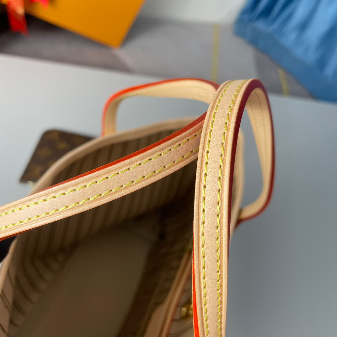 LVT PURSE PM