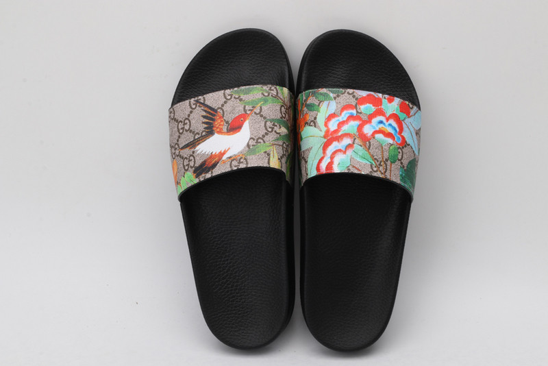 G*u*i sandals