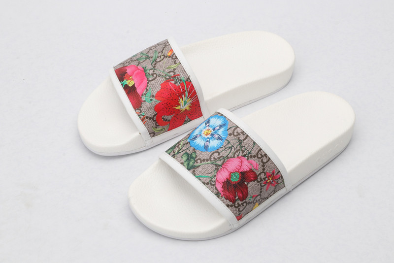 G*u*i sandals