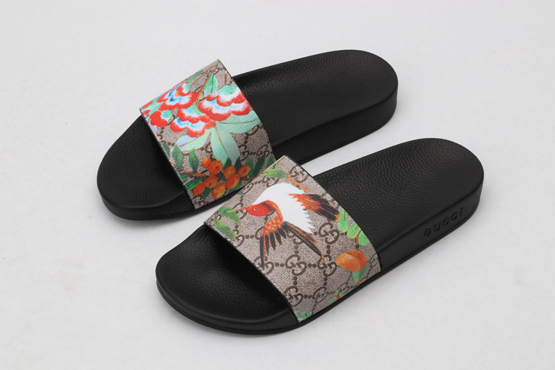 G*u*i sandals