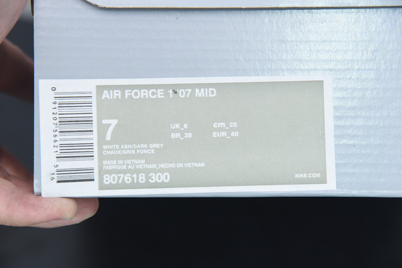 REIGNING CHAMP X NIKE AIR FORCE 1 MID 