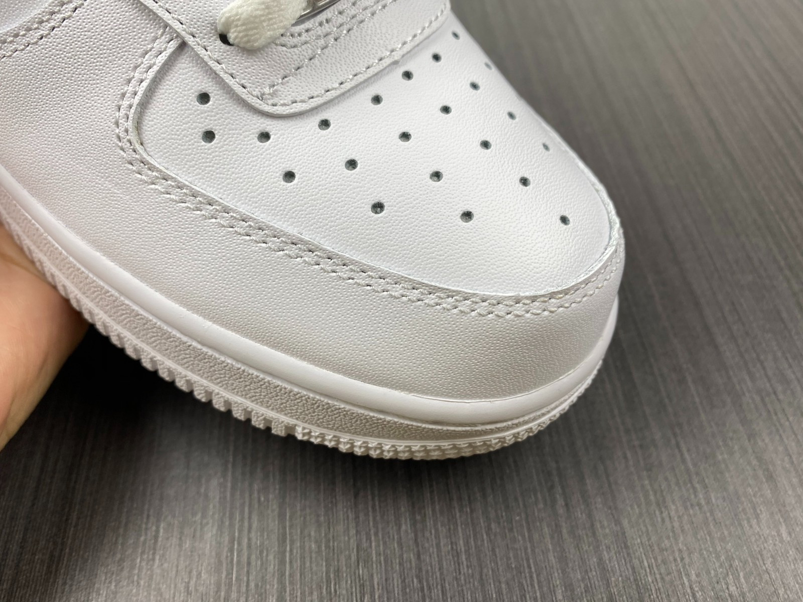 NIKE AIR FORCE 1 LE GS 