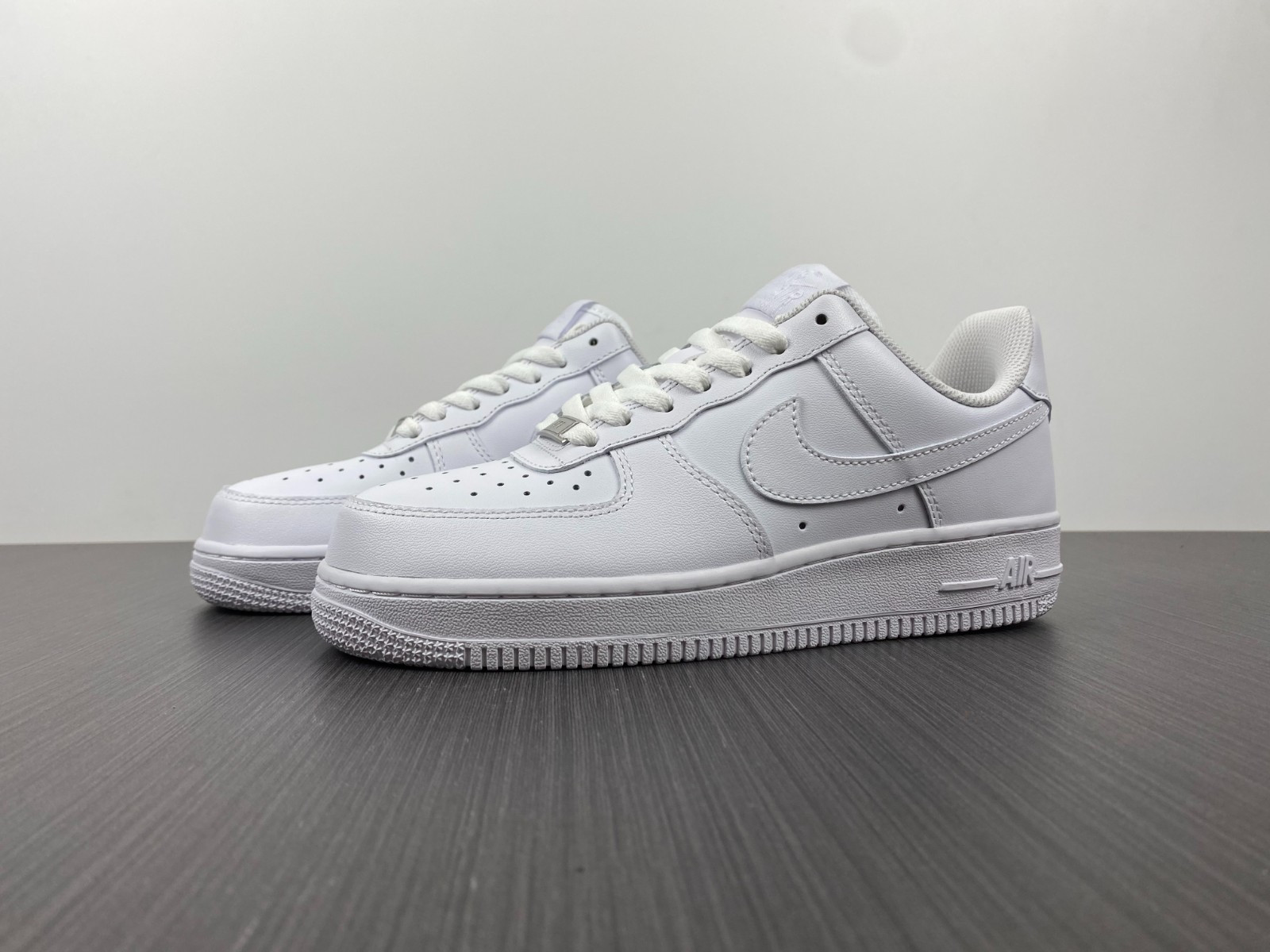 NIKE AIR FORCE 1 LE GS 