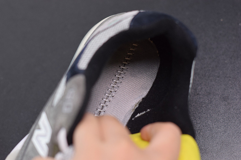 NEW BALANCE M992MC1