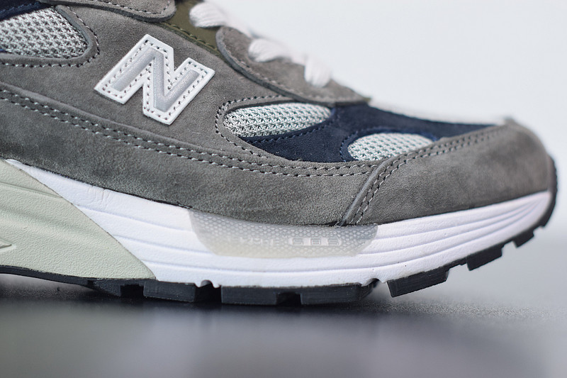NEW BALANCE M992MC1
