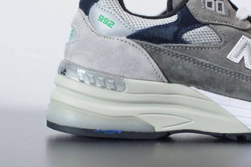 NEW BALANCE M992MC1