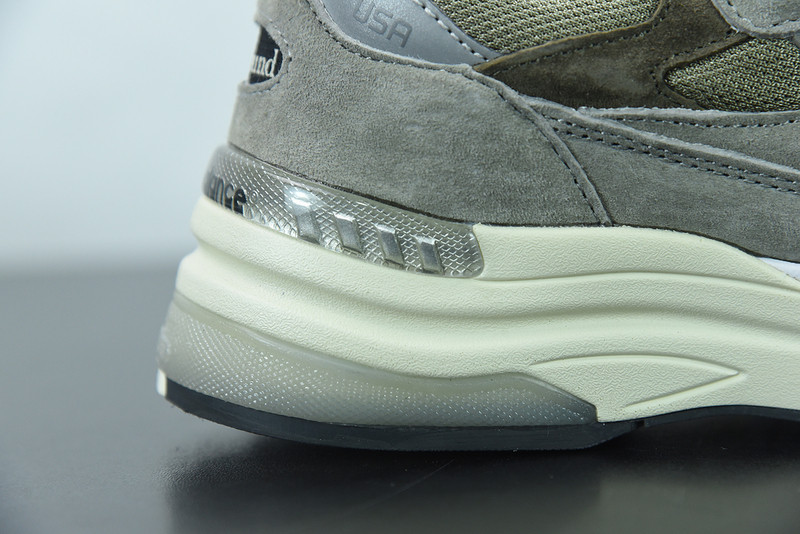 NEW BALANCE M992J2