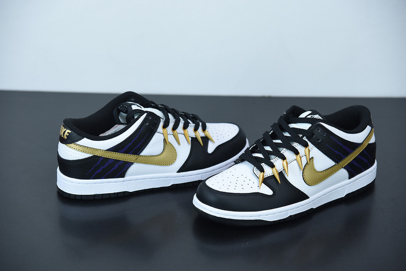 NIKE SB DUNK LOW
