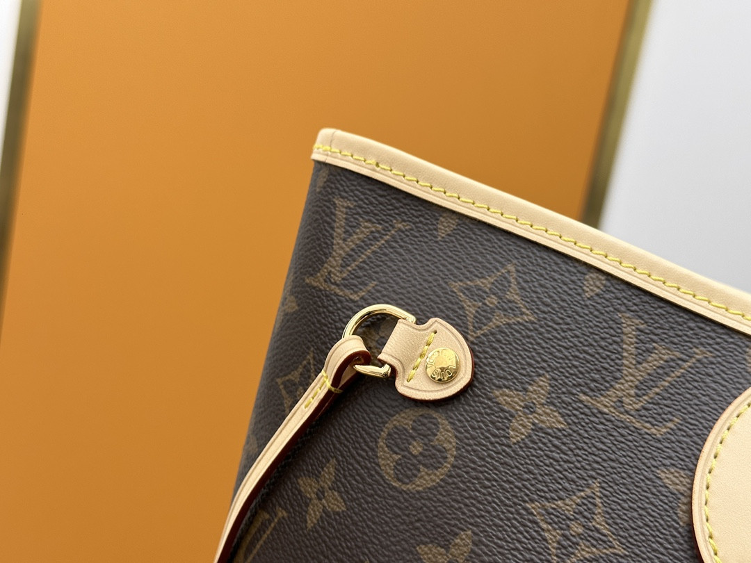LVT PURSE MM
