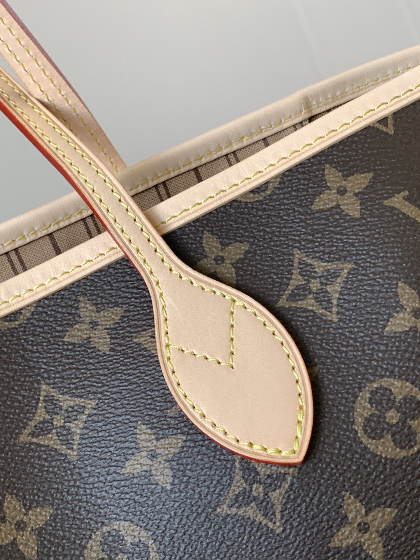 LVT PURSE GM