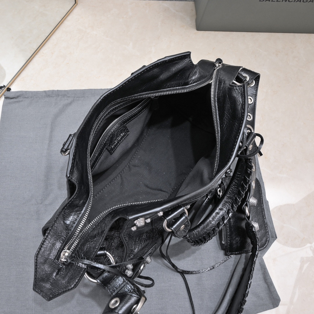 Ba*len*cia*ga purse