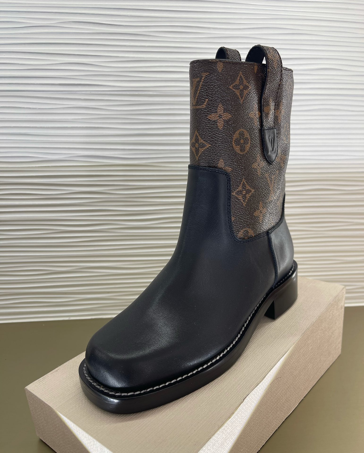 LVT BOOTS