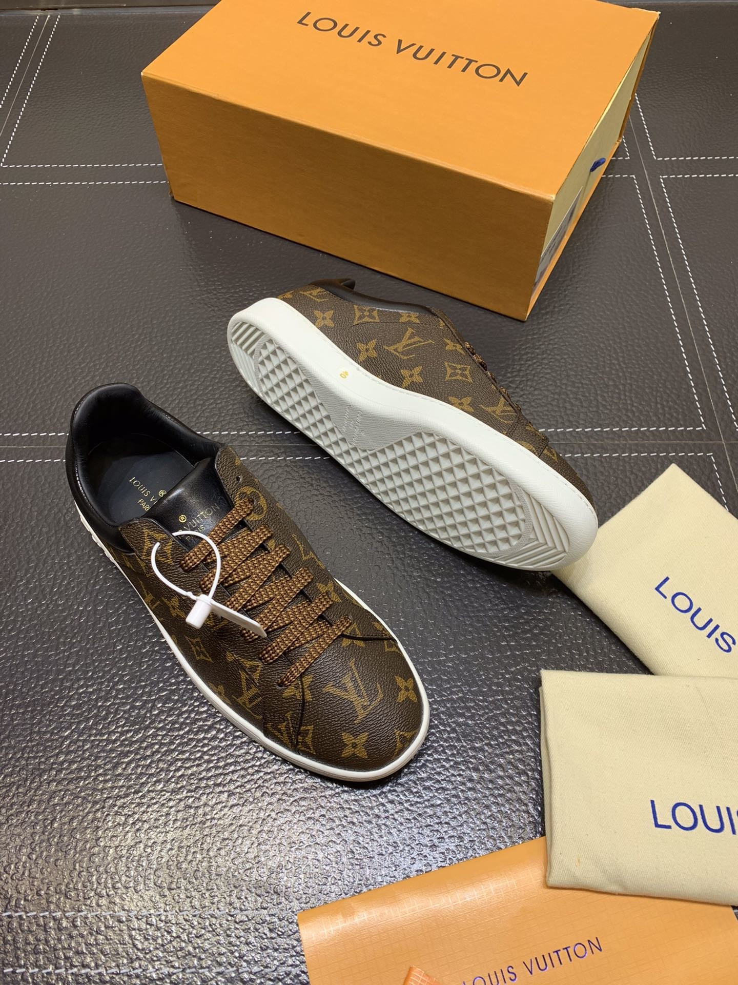 LVT SNEAKERS