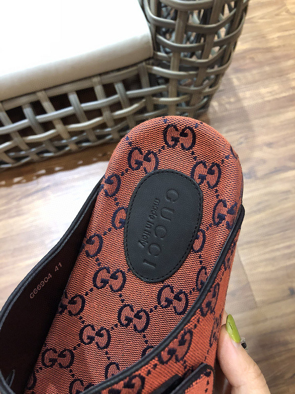 G*u*i sandals
