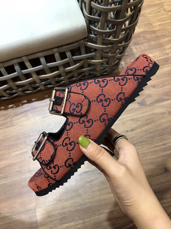 G*u*i sandals