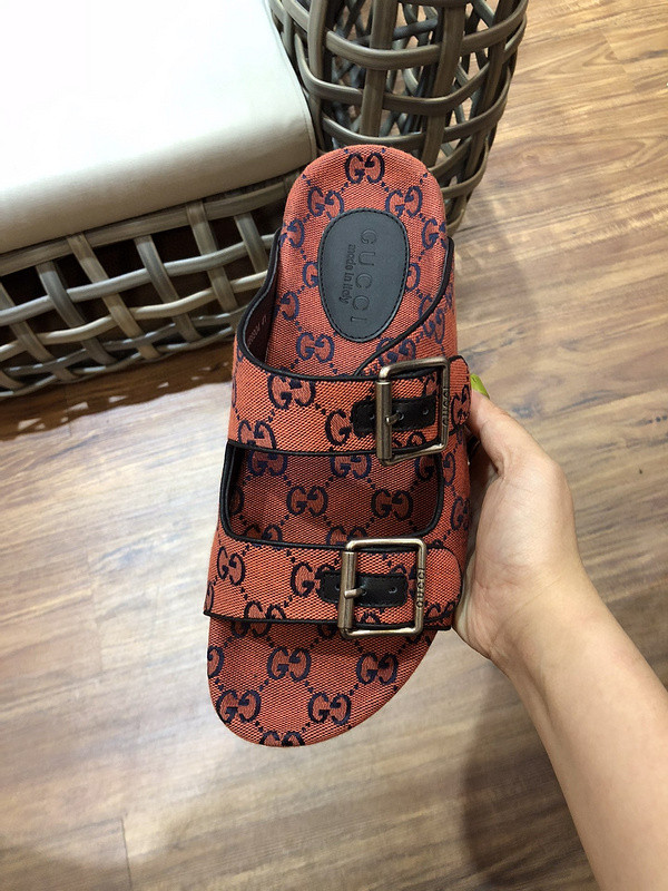 G*u*i sandals