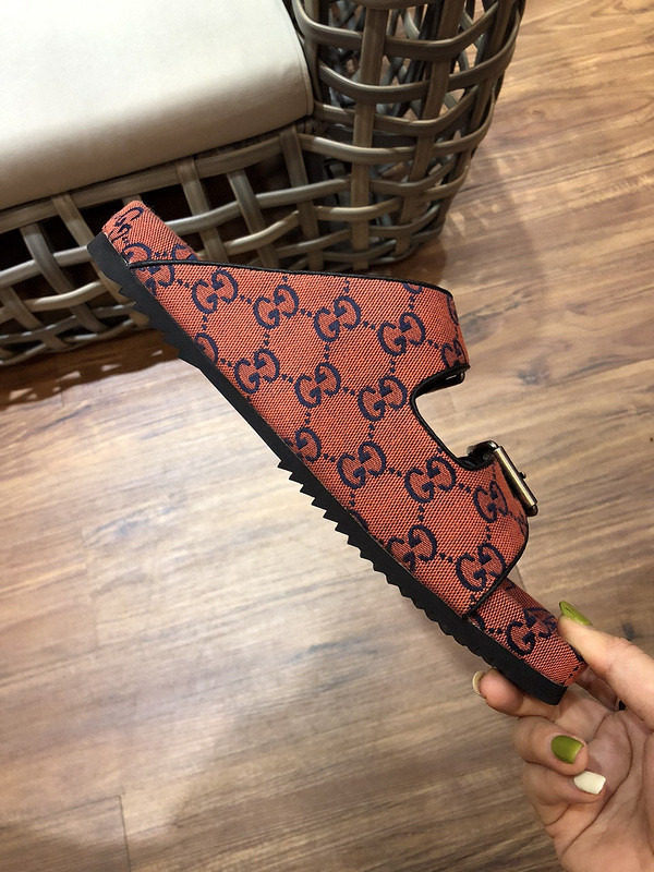 G*u*i sandals