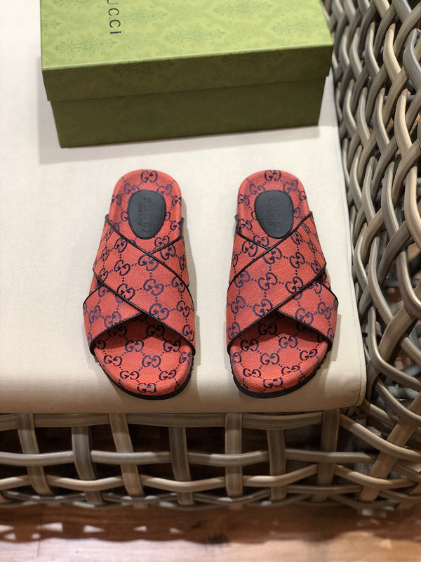 G*u*i sandals