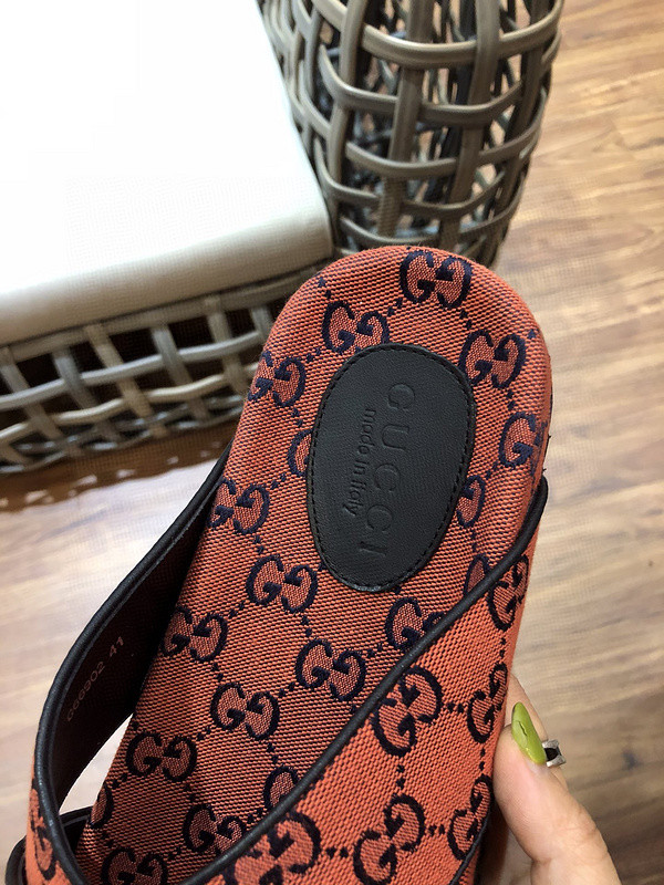 G*u*i sandals