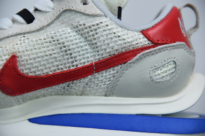 NIKE SACAI X VAPORWAFFLE 