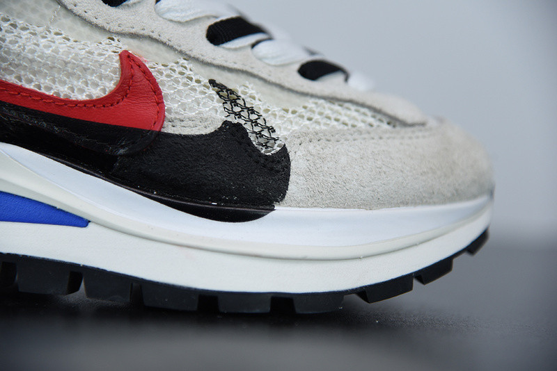 NIKE SACAI X VAPORWAFFLE 